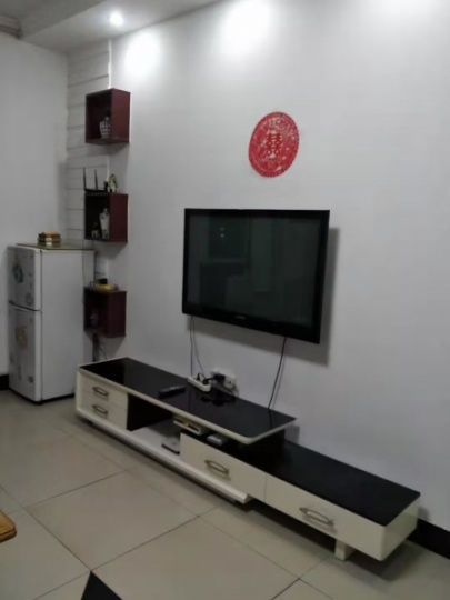 桂鶴小區(qū)三室一廳一衛(wèi)一廚,家具齊全，拎包入住