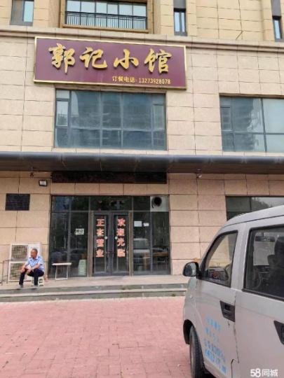 地理位置優(yōu)越，人流量大，有固定客源，本人家里有事，現(xiàn)在忍痛轉(zhuǎn)讓，無轉(zhuǎn)讓費